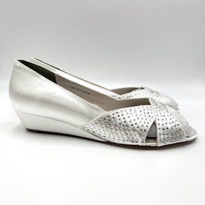 10.5W 10.5 WIDE Touch Ups Womens Alice White Satin Jeweled Peep Toe Wedges Shoes